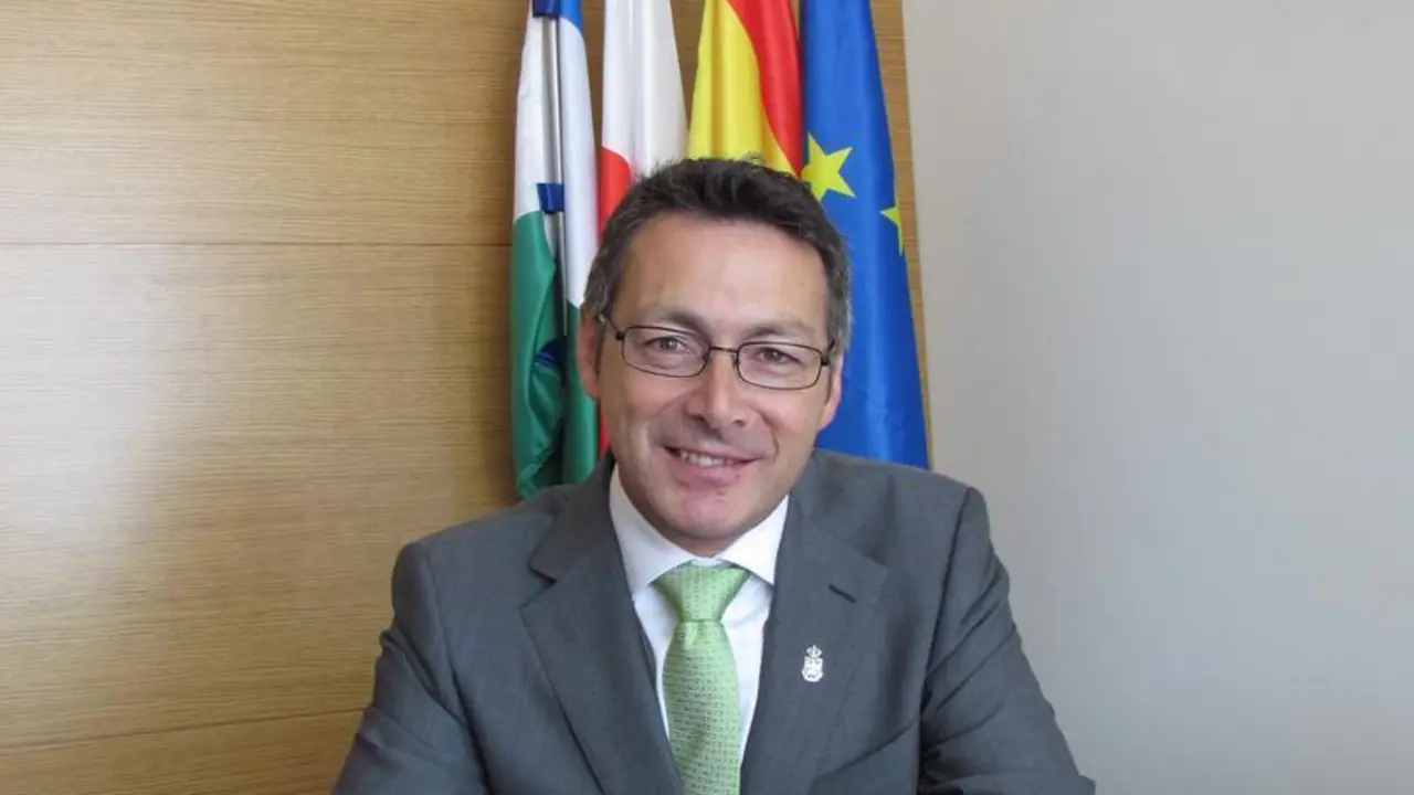El alcalde de Campoo de Enmedio, Pedro Manuel Mart&iacute;nez. / ALERTA