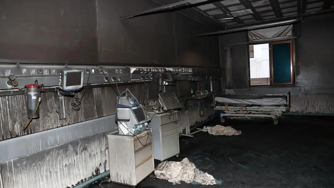Incendio en una unidad de cuidados intensivos en un hospital de Gaziantep, Turqu&iacute;a. / E. PRESS