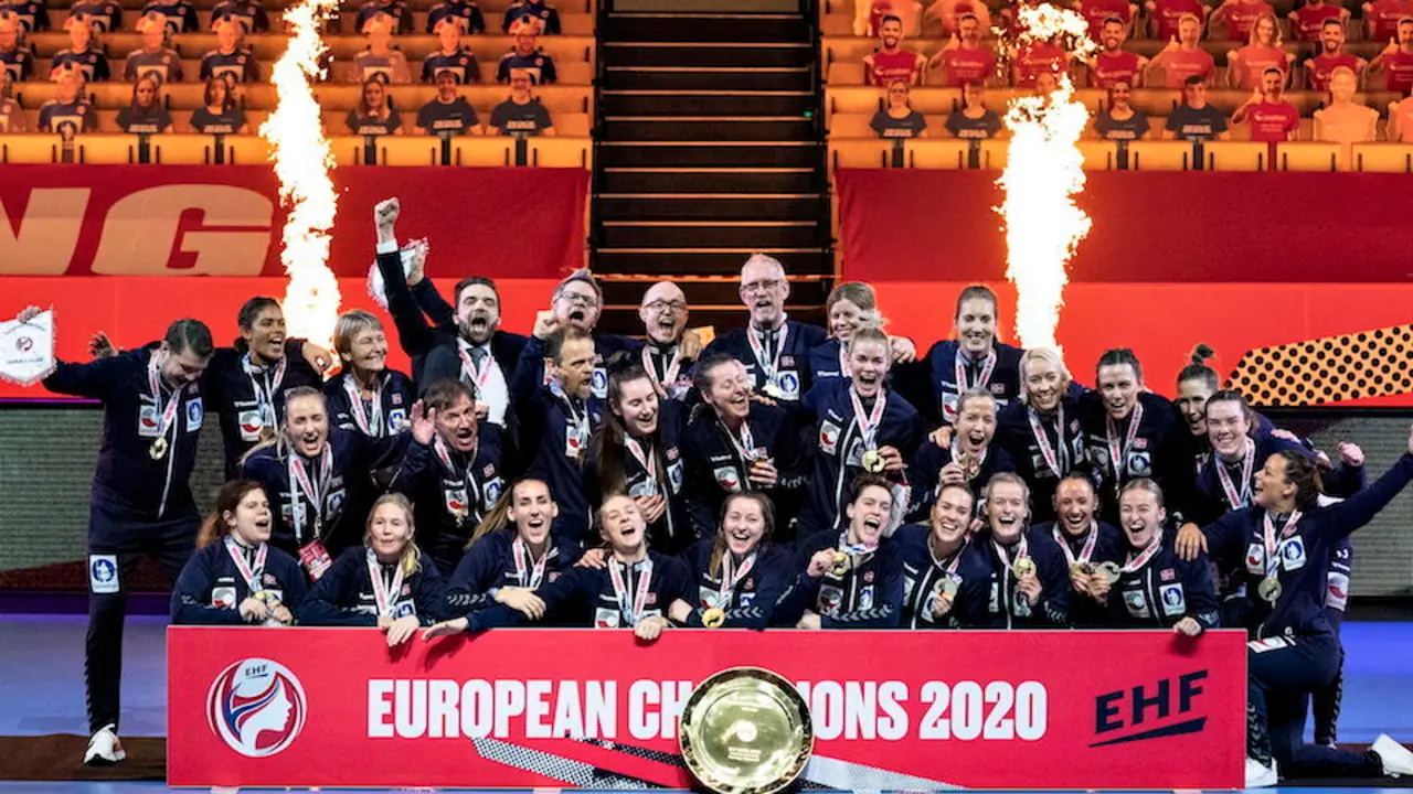 La Selecci&oacute;n Noruega celebra el t&iacute;tulo europeo en Dinamarca. / EFE