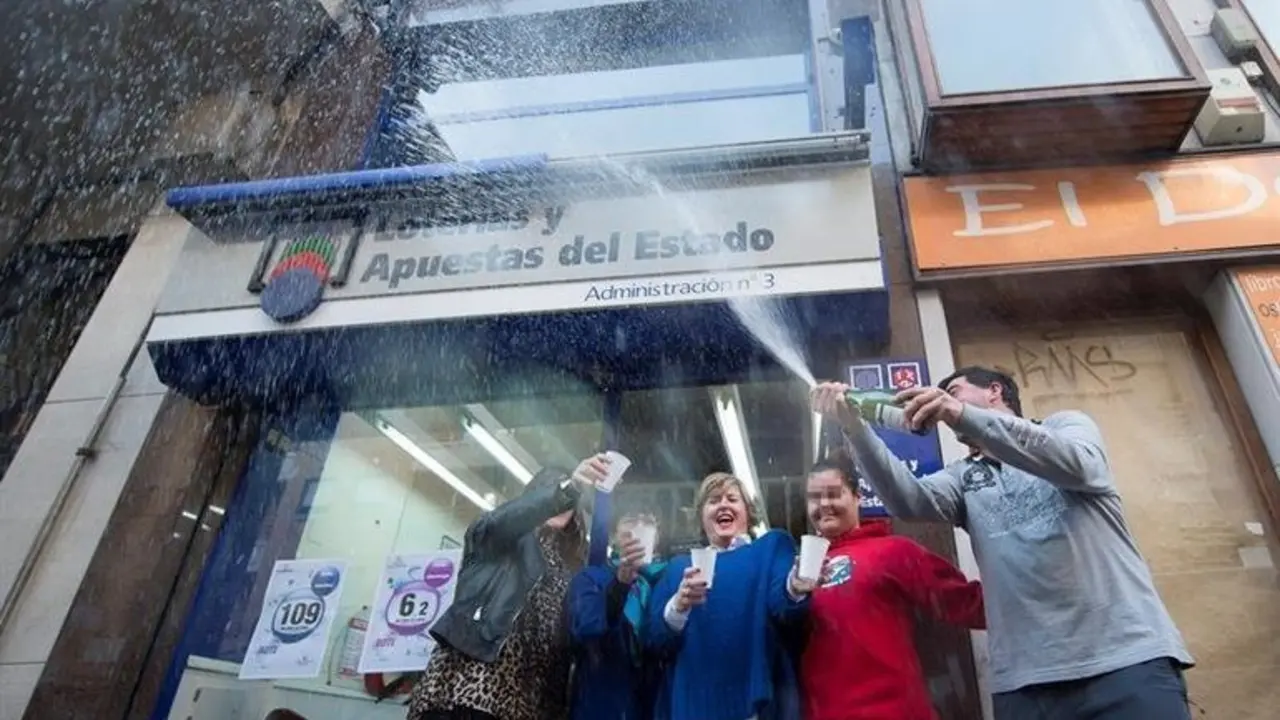 Cantabria ha sido agraciada 13 veces con el Gordo de la Loter&iacute;a de Navidad, con Santander como ciudad m&aacute;s agraciada de la comunidad, donde ha ca&iacute;do nueve veces.