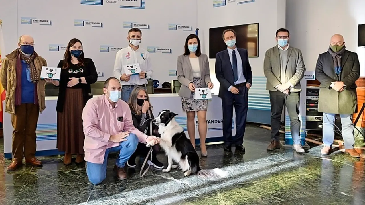 Presentaci&oacute;n del calendario solidario Biodogtor. / ALERTA