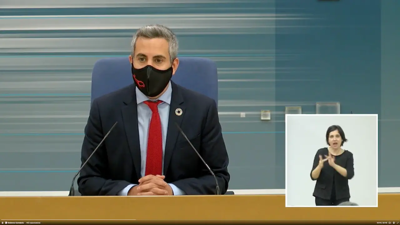El vicepresidente y portavoz del Ejecutivo, Pablo Zuloaga  durante la rueda de prensa. / ALERTA
