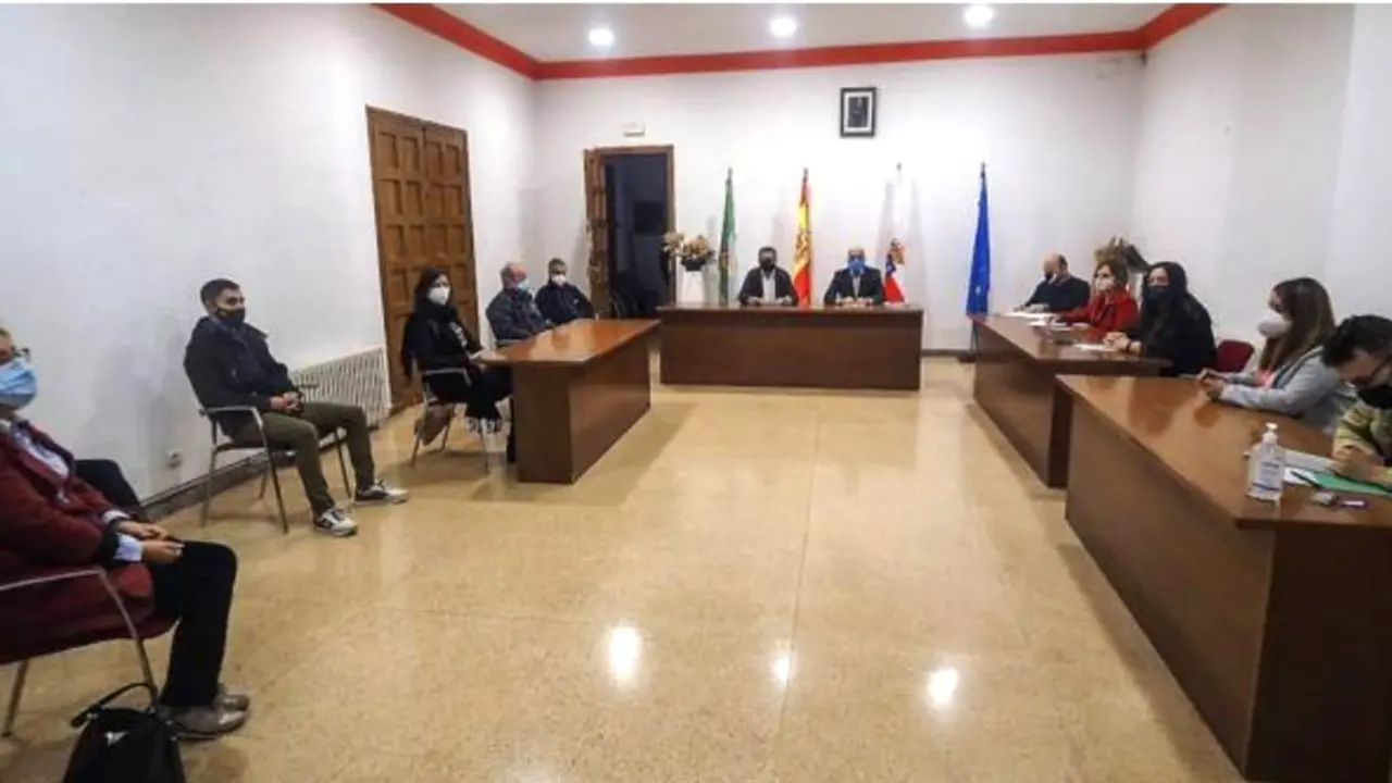 El Pleno de Cay&oacute;n declara vacante cargo de alcalde tras inhabilitaci&oacute;n de Gast&oacute;n G&oacute;mez.