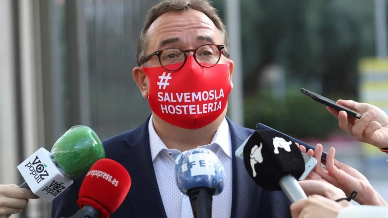 El presidente de Hosteleros de Espa&ntilde;a, Jos&eacute; Luis Yzuel. EFE/Rodrigo Jim&eacute;nez/Archivo