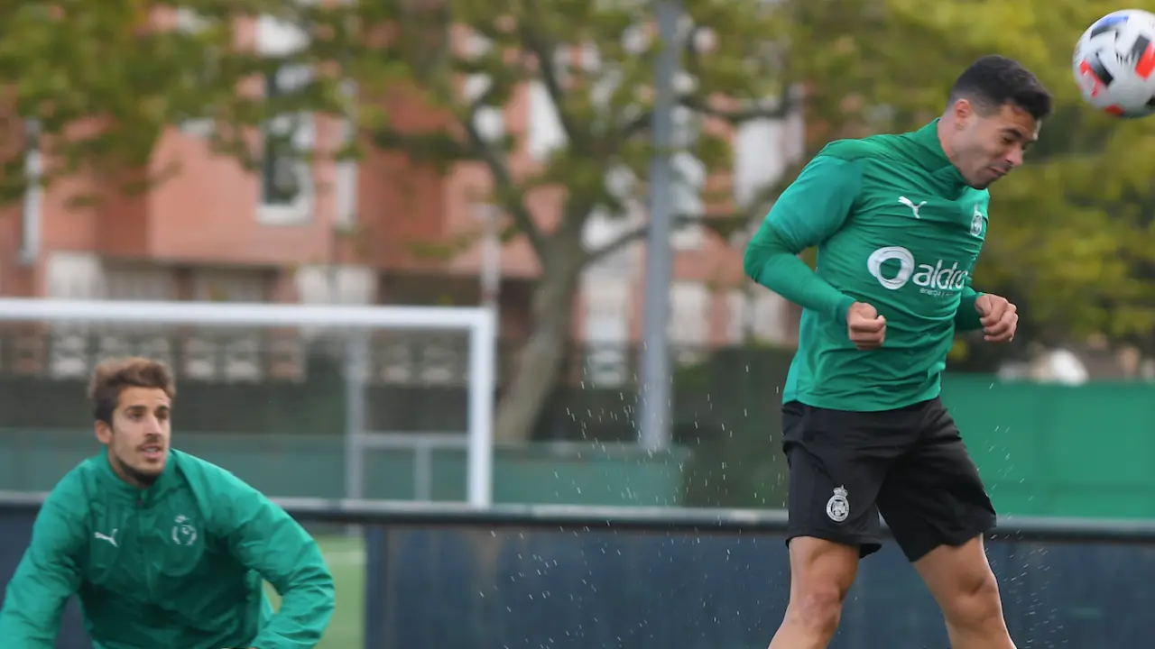 Los jugadores del Racing durante un entrenamiento. / HARDY