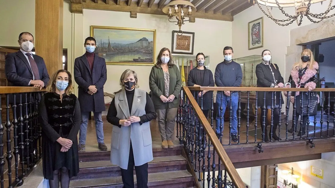 Autoridades y organizadores durante la presentaci&oacute;n del plan. / Alerta
