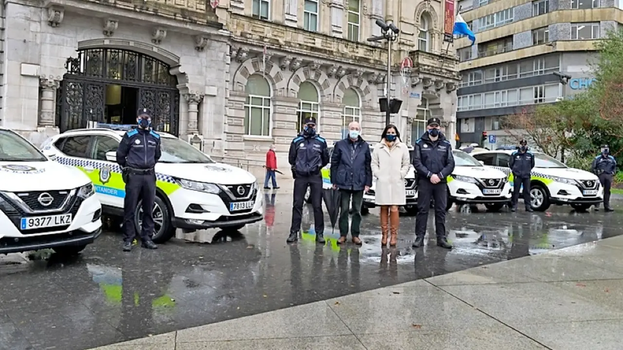 Presentaci&oacute;n de los nuevos veh&iacute;culos de la Polic&iacute;a Local. / ALERTA