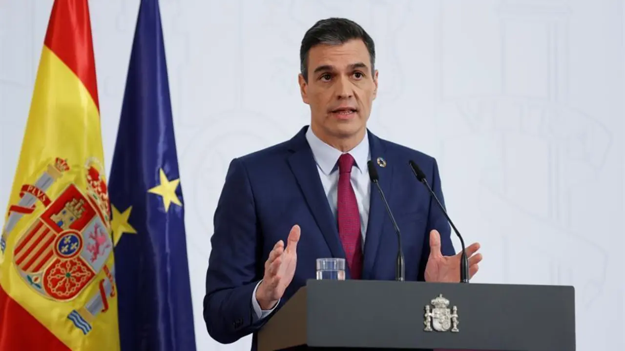 El presidente del Gobierno espa&ntilde;ol, Pedro S&aacute;nchez, hace balance del a&ntilde;o tras la &uacute;ltima reuni&oacute;n del Consejo de Ministros de 2020. EFE/Chema Moya