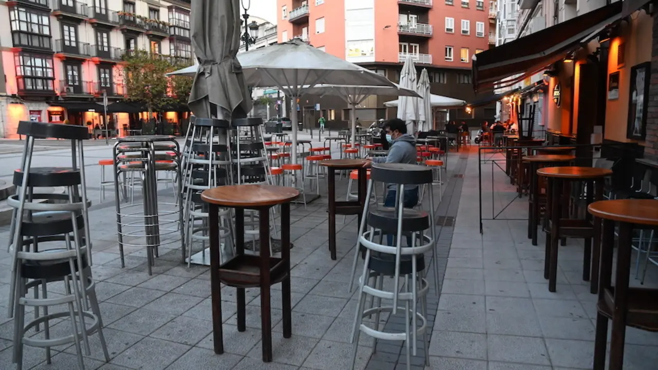 Vista de plaza de Ca&ntilde;ad&iacute;o en Santander. / Hardy