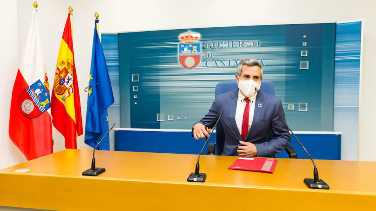 El vicepresidente y consejero de Universidades, Igualdad, Cultura y Deporte, Pablo Zuloaga, informa, en rueda de prensa. / ALERTA