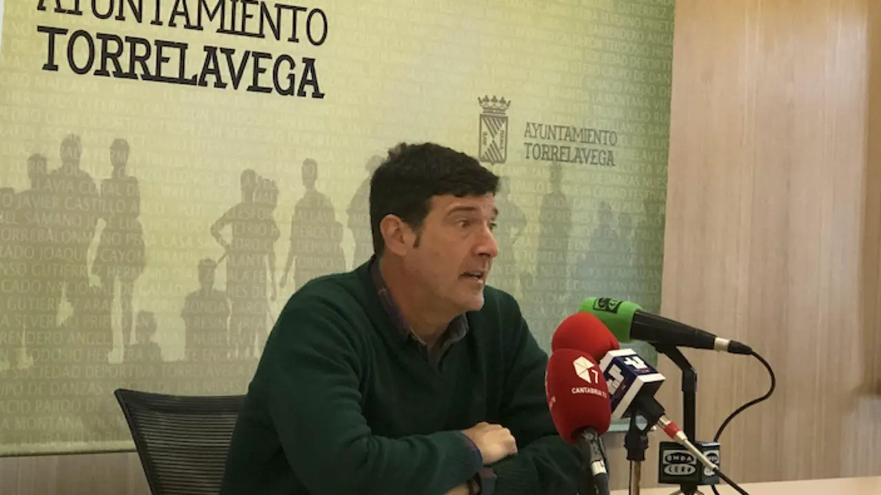 El secretario general del PSOE en el municipio, Bernardo Bustillo. / ALERTA