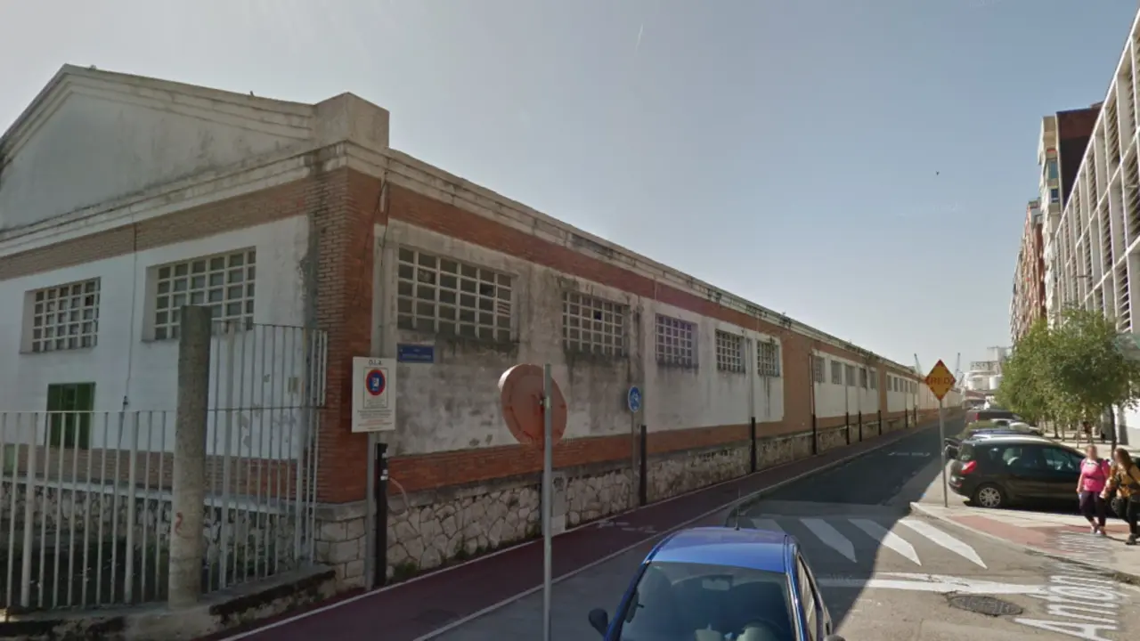 Naves de Antonio L&oacute;pez en Santander. / ALERTA