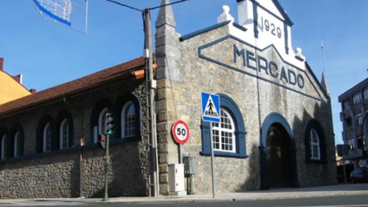 Vista de la fachada del el Mercado de Sar&oacute;n. / ALERTA