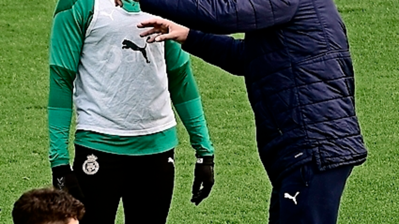 Solabarrieta, charlando con Soko. / Hardy