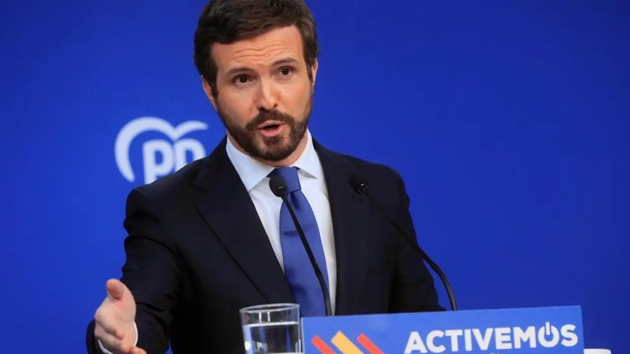 El l&iacute;der del Partido Popular, Pablo Casado durante la rueda de prensa para hacer balance del a&ntilde;o en la sede del partido en Madrid este martes. EFE/Fernando Alvarado
