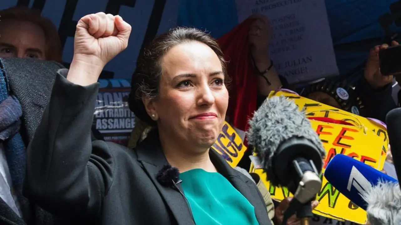 El socio de Julian Assange, Stella Moris hace una declaracion despues de que la sentencia se dicta en el Old Bailey en Londres, Gran Breta&ntilde;a, 04 de enero 2021. La jueza Vanessa Baraitser dict&oacute; un fallo en la audiencia de extradici&oacute;n de Assange en el que se decidi&oacute; que el fundador de Wikileaks no deb&iacute;a ser extraditado a los Estados Unidos para ser juzgado por la publicaci&oacute;n de secretos relacionados con las guerras de Afganist&aacute;n e Iraq. (Afganist&aacute;n, Reino Unido, Estados Unidos, Londres) EFE/EPA/VICKIE FLORES

Traducci&oacute;n realizada con la versi&oacute;n gratuita del traductor www.DeepL.com/Translator