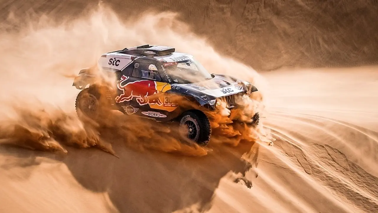 Carlos Sainz Sainz y Lucas Cruz de Espa&ntilde;a, Mini, X-Raid Mini JCW Team, en acci&oacute;n durante la 3&ordf; etapa del Dakar 2021 con salida y llegada en Wadi Al Dawasir, en Arabia Saudita el 5 de enero de 2021, (Arabia Saudita, Espa&ntilde;a) EFE