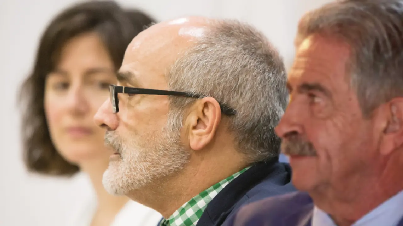 Paloma Navas, el consejero de Sanidad Miguel Rodr&iacute;guez y el presidente del Gobierno Miguel &Aacute;ngel Revilla. / ALERTA