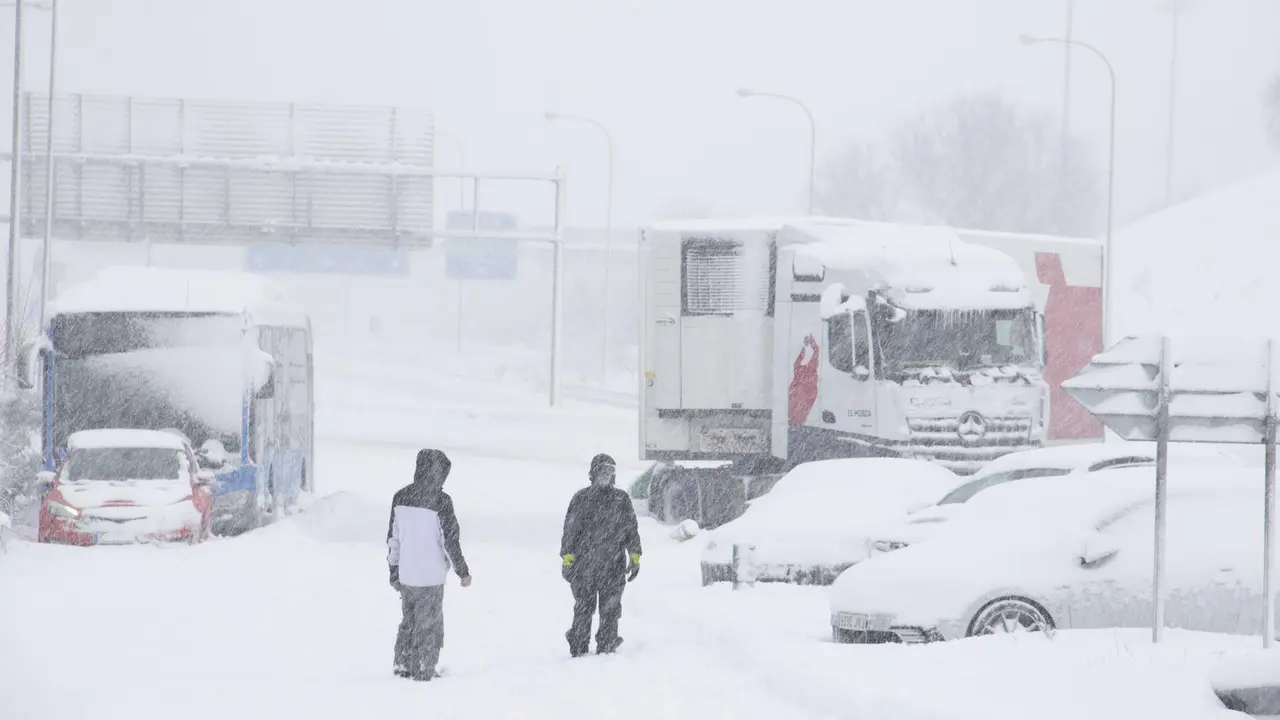 Nieve en carreteras (Foto de archivo).