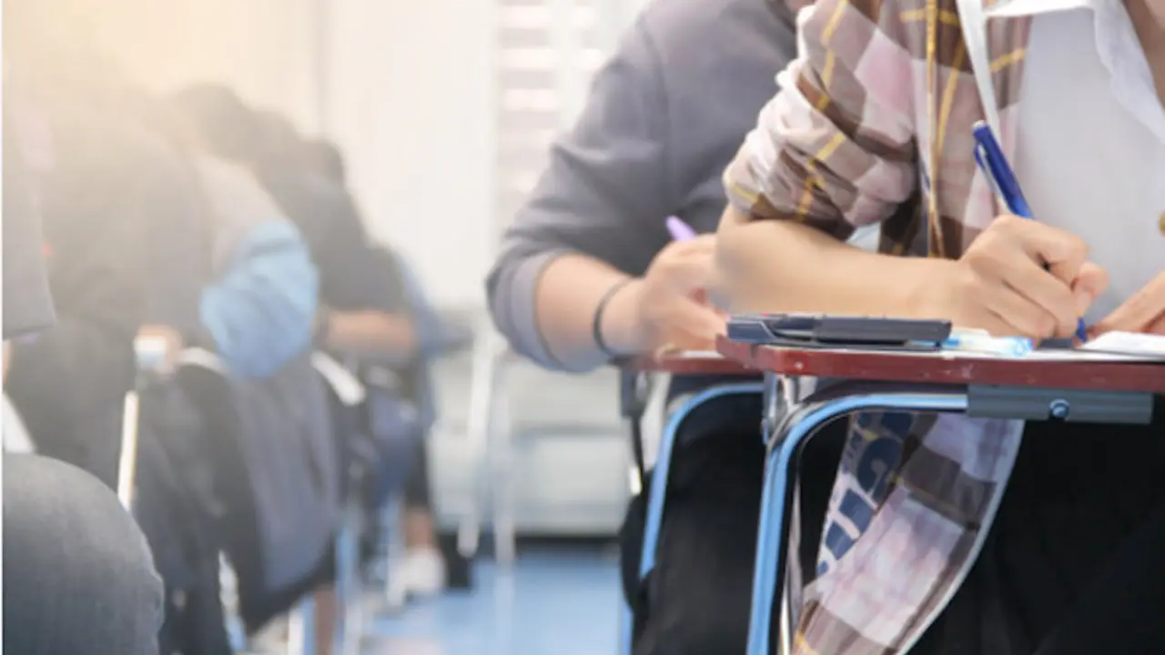 ex&aacute;menes presenciales en las universidades