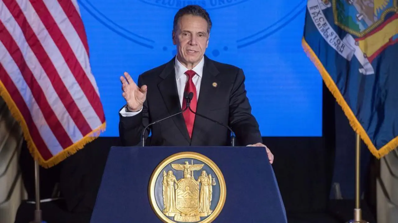 El gobernador Andrew Cuomo mientras habla durante su discurso anual sobre el "estado del estado" hoy en el Capitolio del estado en Albany, Nueva York (EE.UU.). EFE/Darren McGee/Gobernaci&oacute;n de Nueva York