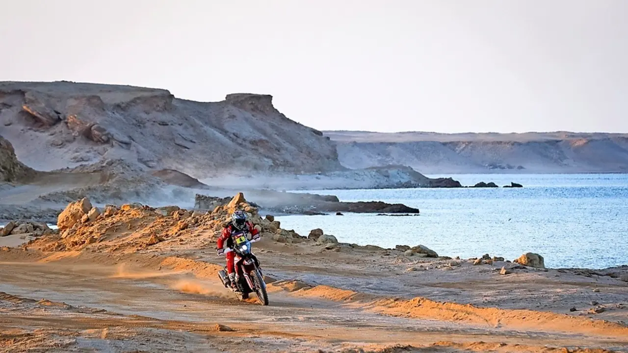 (Saudi Arabia), 12/01/2021.- A handout photo made available by ASO of Jose Ignacio Cornejo Florimo of Chile, Honda, Monster Energy Honda Team 2021, in action during the 9th stage of the Dakar 2021 between Neom and Neom, in Saudi Arabia, 12 January 2021. (Arabia Saudita) EFE/EPA/Antonin Vincent HANDOUT via ASO SHUTTERSTOCK OUT HANDOUT EDITORIAL USE ONLY/NO SALES/NO ARCHIVES