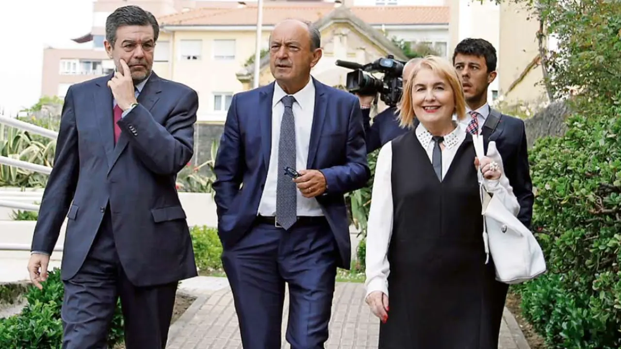 Javier L&oacute;pez Marcano en el centro ser&aacute; el nuevo consejero de Industria en Cantabria.