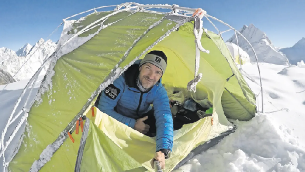Sergi Mingote, en una de las &uacute;ltimas fotos enviadas desde el Everest. / S. M.