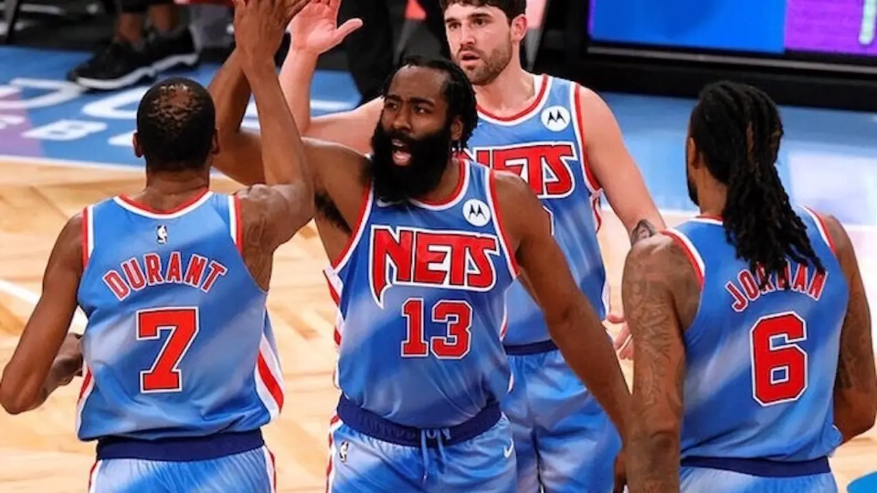 James Harden debuta con 'triple-doble' en Brooklyn Nets. / E. PRESS