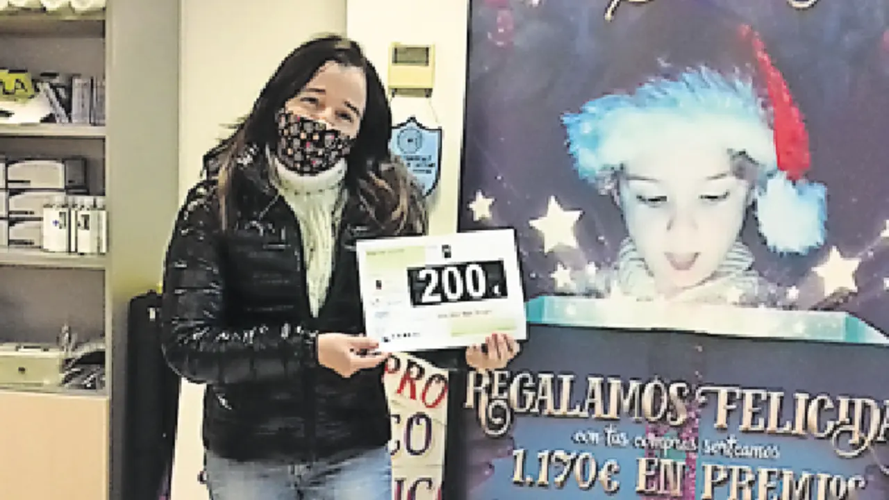 La Asociaci&oacute;n Casco Viejo entrega los 1.170 euros de los premios de la campa&ntilde;a de Navidad