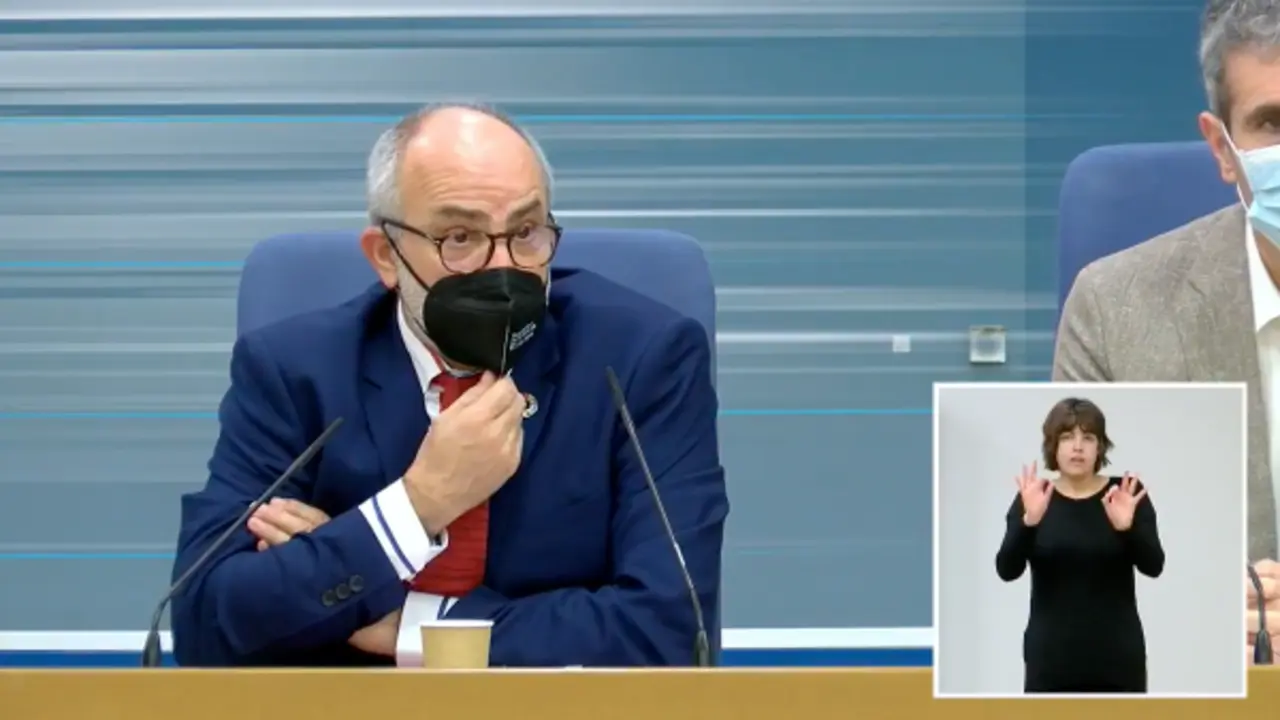 El consejero de Sanidad, Miguel Rodr&iacute;guez durante la rueda de prensa.