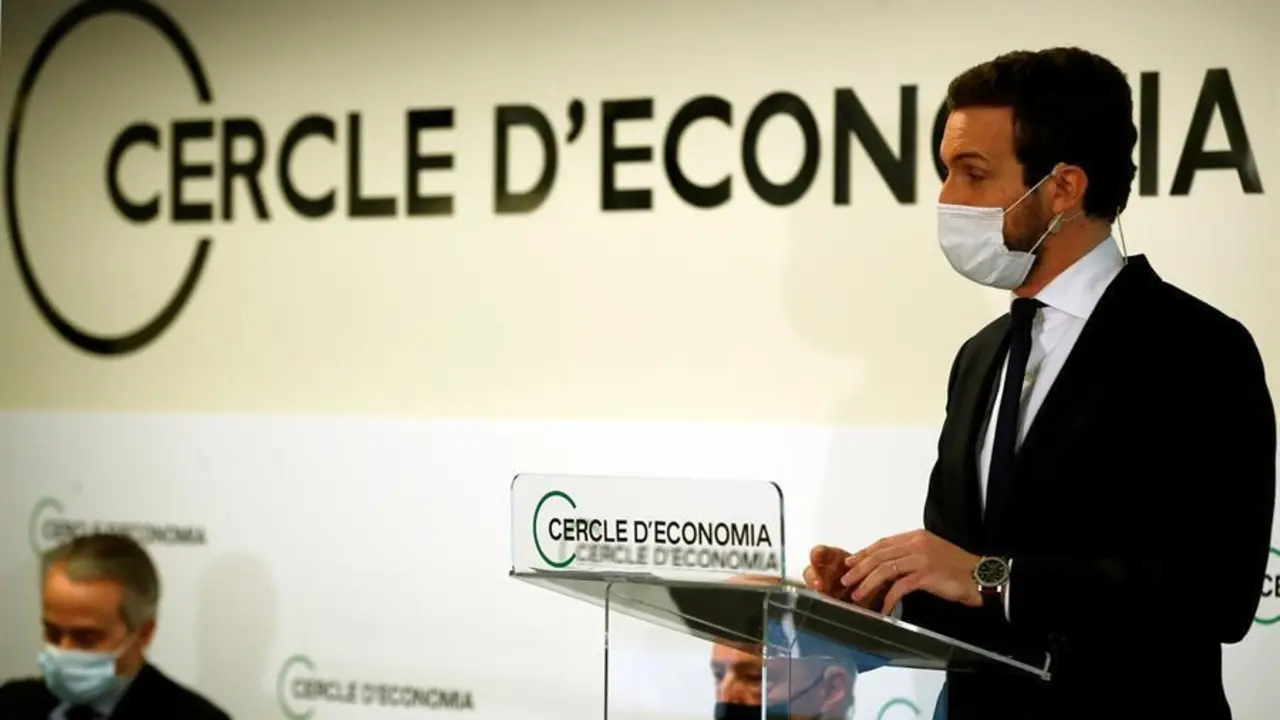 El presidente del PP, Pablo Casado, interviene este lunes en una conferencia organizada por el Cercle d'Economia de Barcelona. EFE/Toni Albir