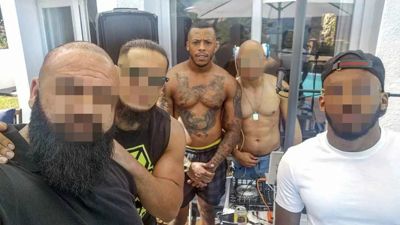 Jos&eacute; Arcadio D. N., apodado 'el Melillero', junto a varios miembros de su grupo de amigos. EFE