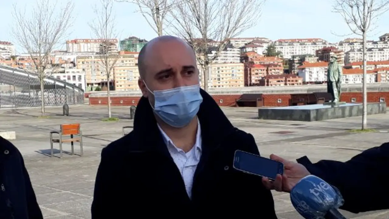 El coordinador de IU Cantabria, Israel Ruiz Salm&oacute;n. / IU