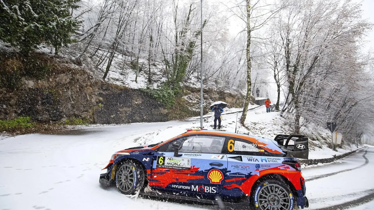 Dani Sordo y Carlos del Barrio compartir&aacute;n coche por &uacute;ltima vez sobre los nevados tramos de Montecarlo. / Hyundai