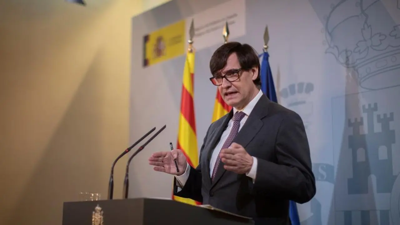 El ministro de Sanidad, Salvador Illa, analiza la situaci&oacute;n epidemiol&oacute;gica en Espa&ntilde;a durante una rueda de prensa convocada este s&aacute;bado, en la Delegaci&oacute;n del Gobierno en Barcelona. EFE/Marta P&eacute;rez