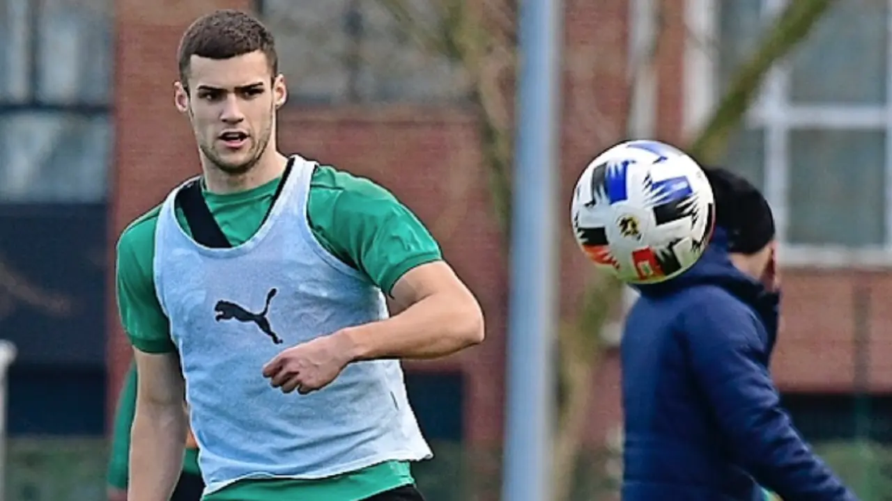 &Aacute;lvaro Mantilla, entrenando ayer en las instalaciones Nando Yosu. / Hardy
