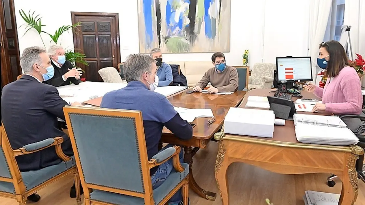 Reuni&oacute;n del equipo de Gobierno con el PRC. / ALERTA