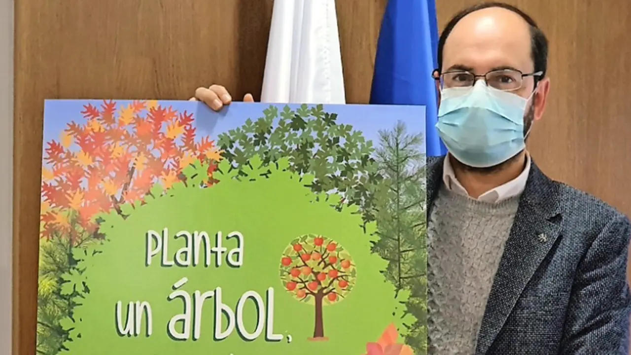 El concejal Jos&eacute; Luis Urraca presentando la campa&ntilde;a. / ALERTA