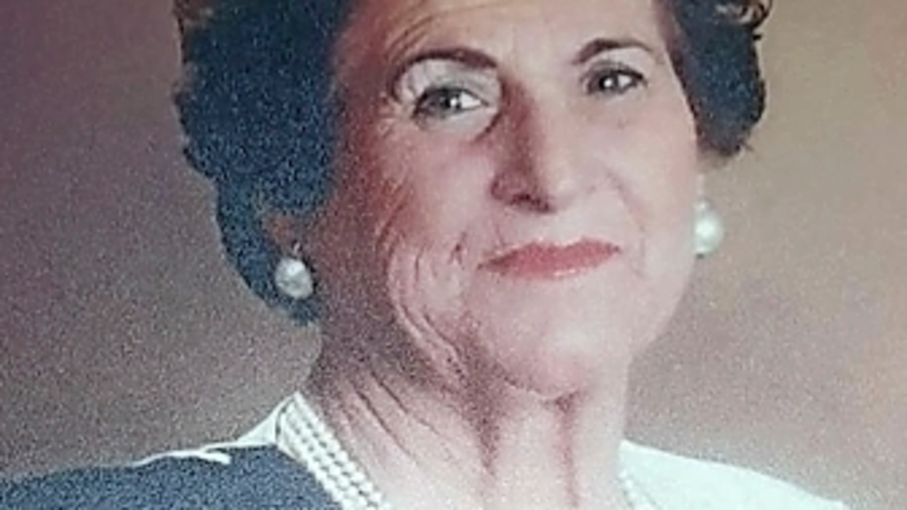 AUREA ESTEBAN BUSTOS