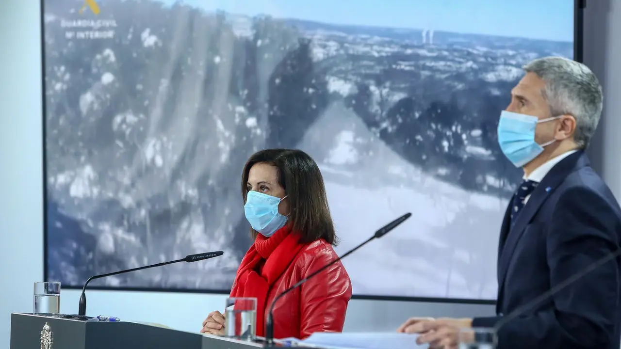 La ministra de Defensa, Margarita Robles y el ministro del Interior, Fernando Grande-Marlaska, en una rueda de prensa por el temporal Filomena