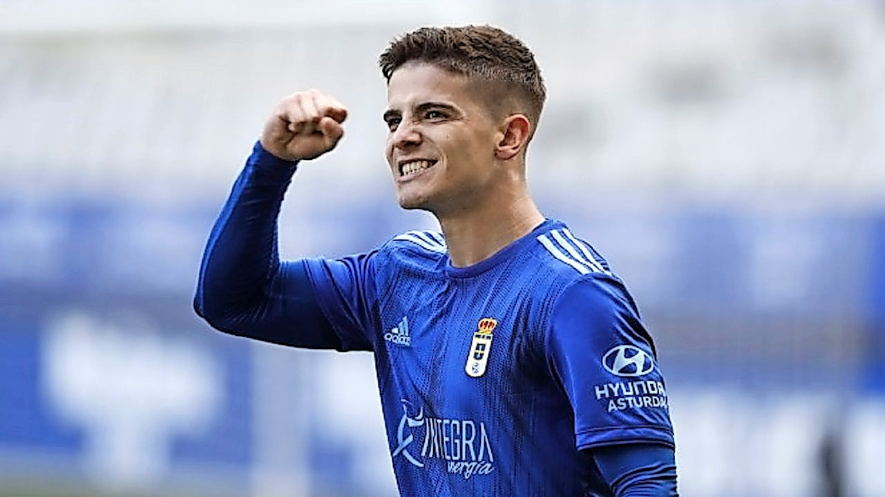 Riki jugar&aacute; en el Racing cedido por el Oviedo. / la voz de asturias