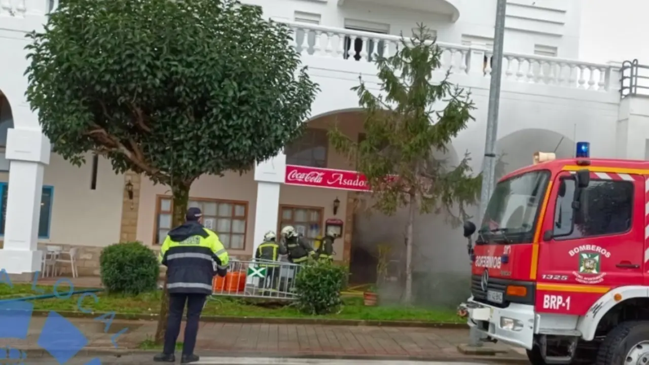Incendio en un asador. / E. PRESS