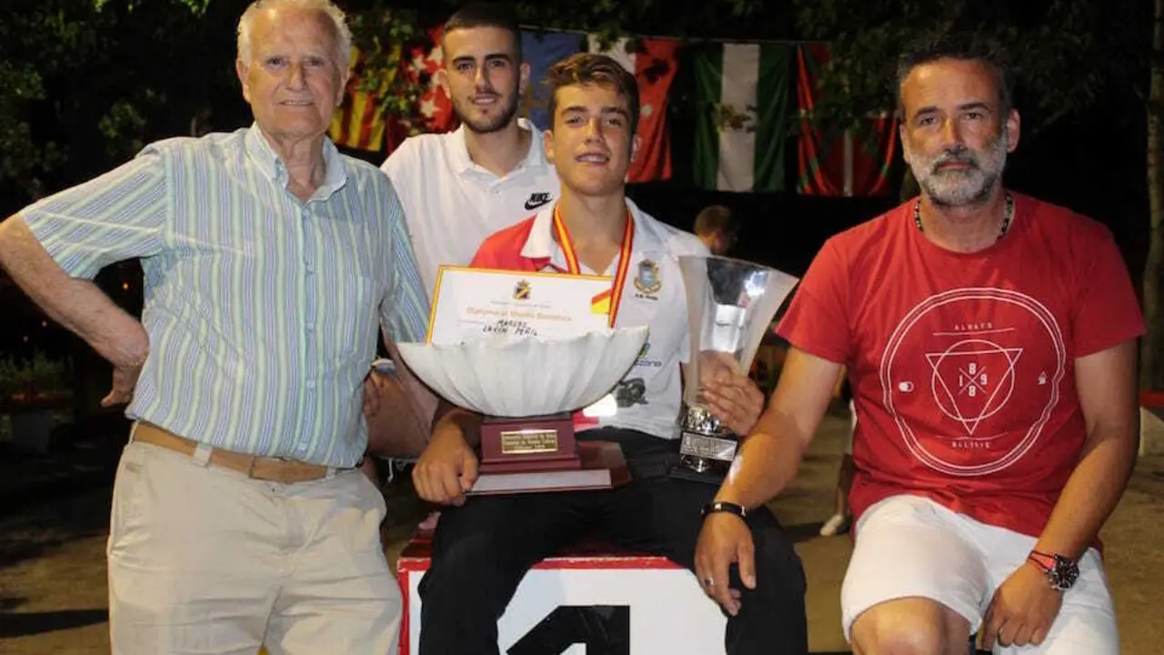 Tres generaciones de campeones: &Aacute;ngel Lav&iacute;n Trueba, &Aacute;ngel Lav&iacute;n Pe&ntilde;il, Marcos Lav&iacute;n Pe&ntilde;il y &Aacute;ngel Lav&iacute;n Rivero, de izquierda a derecha. / ALERTA