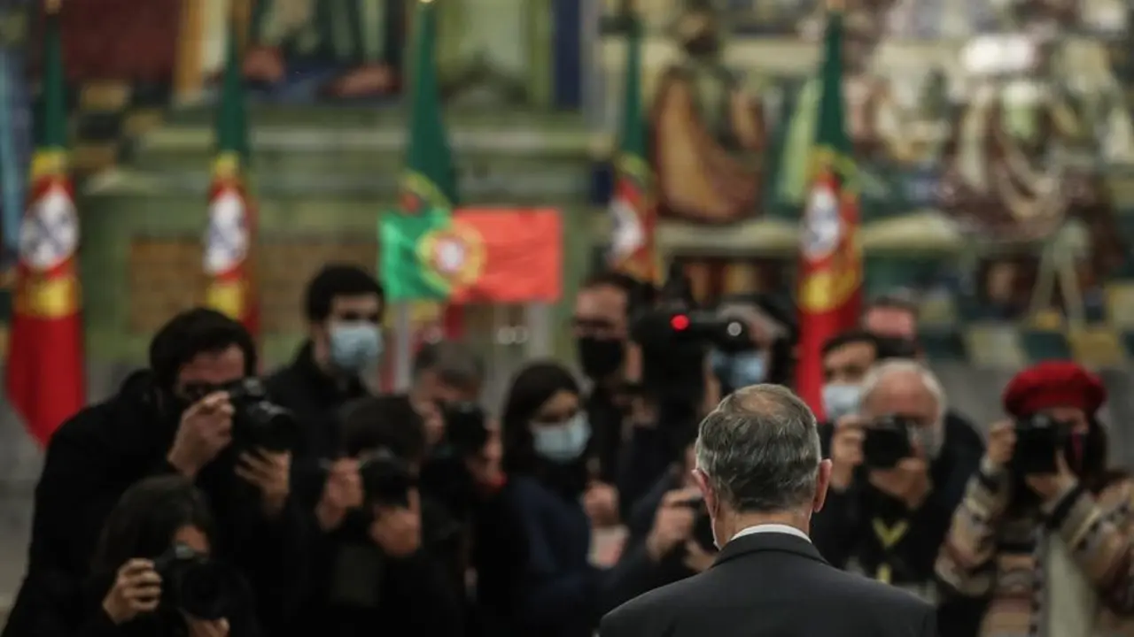 El candidato presidencial, Marcelo Rebelo de Sousa, pronuncia su discurso de victoria tras ser reelegido como presidente de Portugal, en Lisboa, Portugal, el 24 de enero de 2021.EFE/EPA/MARIO CRUZ