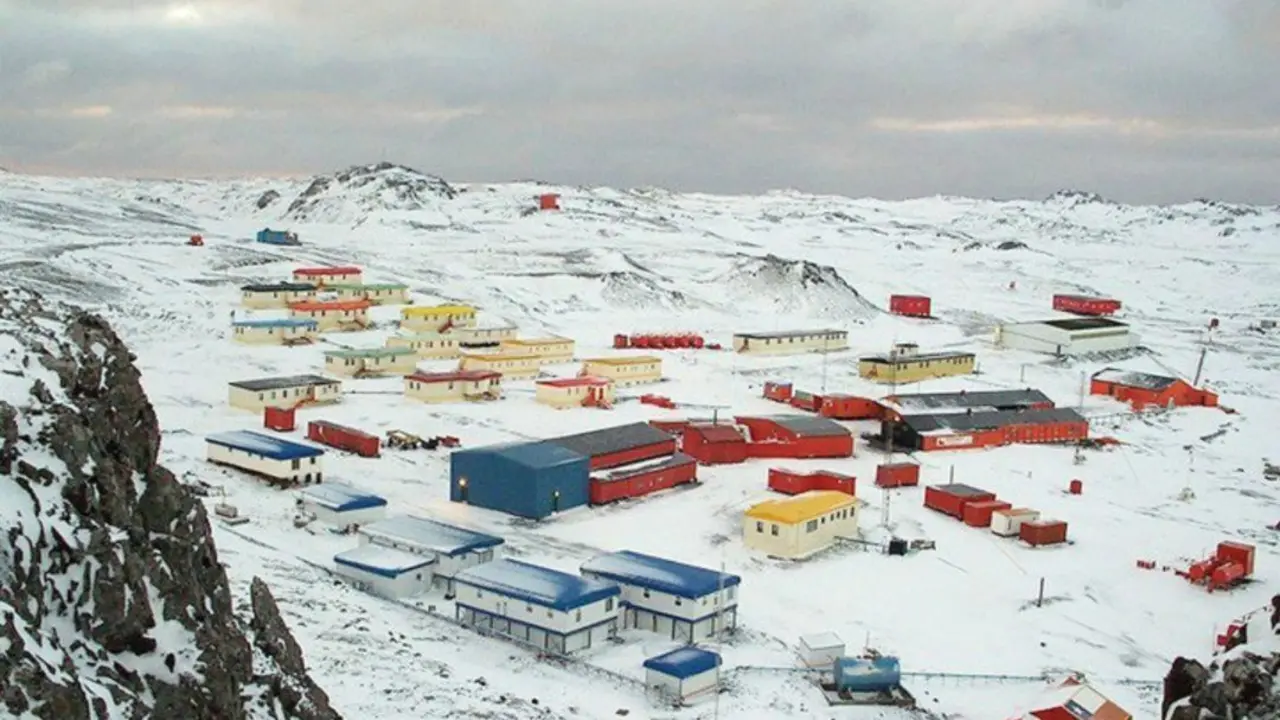 Base ant&aacute;rtica Presidente Eduardo Frei. / Fuerza Armada de Chile
