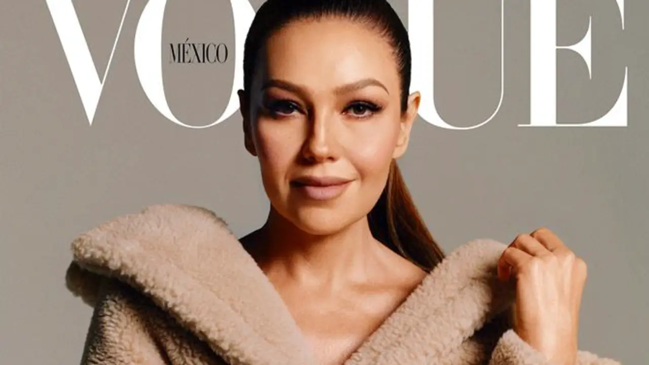 Fotograf&iacute;a cedida este martes por la revista Vogue M&eacute;xico donde muestra en su portada a la artista mexicana Thalia, en Ciudad de M&eacute;xico (M&eacute;xico). La ic&oacute;nica artista mexicana Thal&iacute;a dio este martes una muestra m&aacute;s de su vigencia al protagonizar su primera portada para Vogue M&eacute;xico en un momento familiar muy complicado para ella. EFE/ Vogue M&eacute;xico/SOLO USO EDITORIAL/NO VENTAS/CR&Eacute;DITO OBLIGATORIO