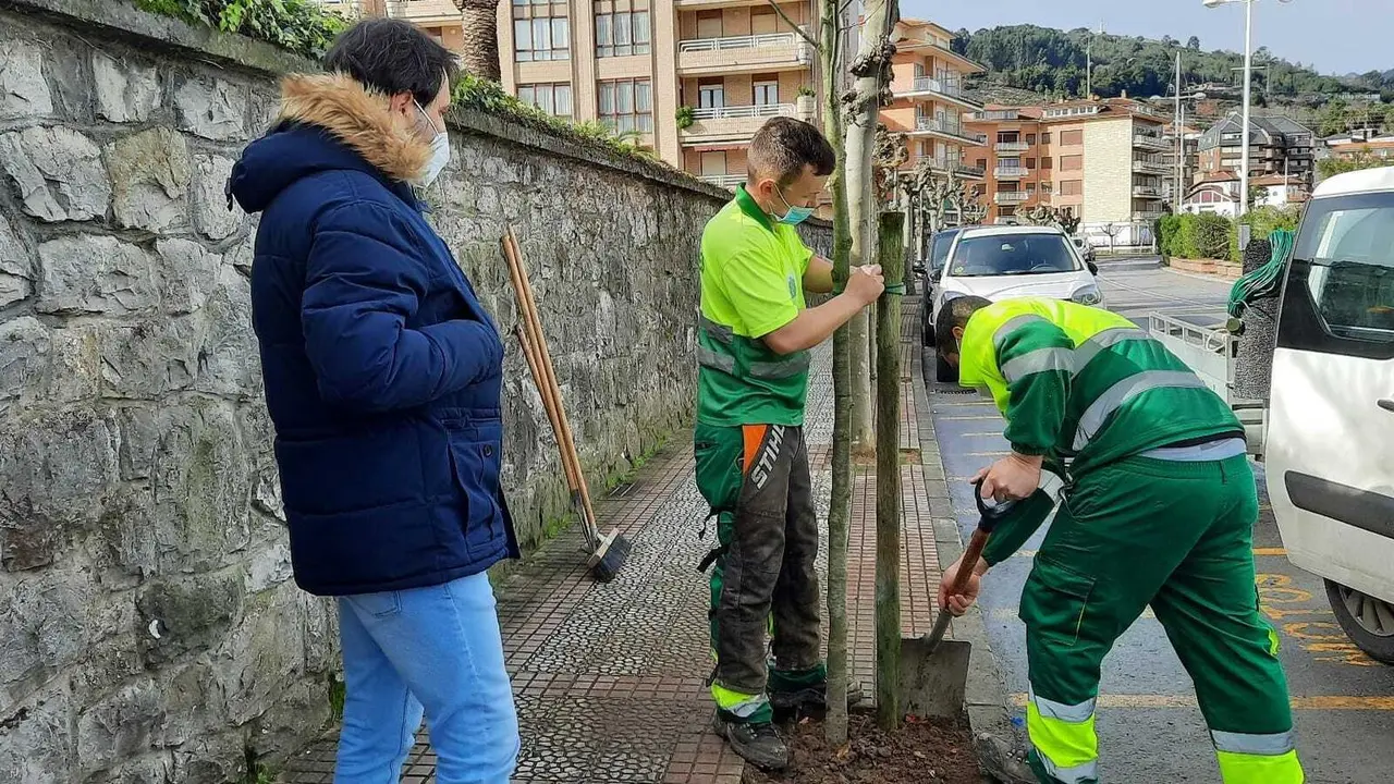 El concejal de Medio Ambiente, Jos&eacute; Mar&iacute;a Liendo, se&ntilde;ala que el objetivo es mejorar la imagen de los espacios p&uacute;blicos y la gesti&oacute;n medioambiental de 41 espacios del municipio.