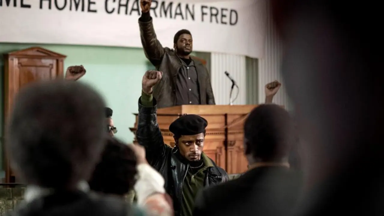 Fotograma cedido por Warner Bros. donde aparecen Daniel Kaluuya (arriba) como Fred Hampton. EFE/ Glen Wilson Warner Bros