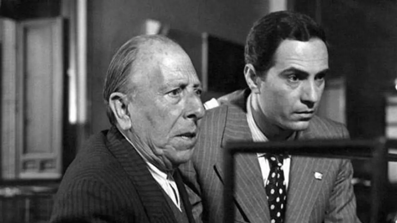 Pepe Isbert (izquierda) y Nino Manfredi, en 'El verdugo'.